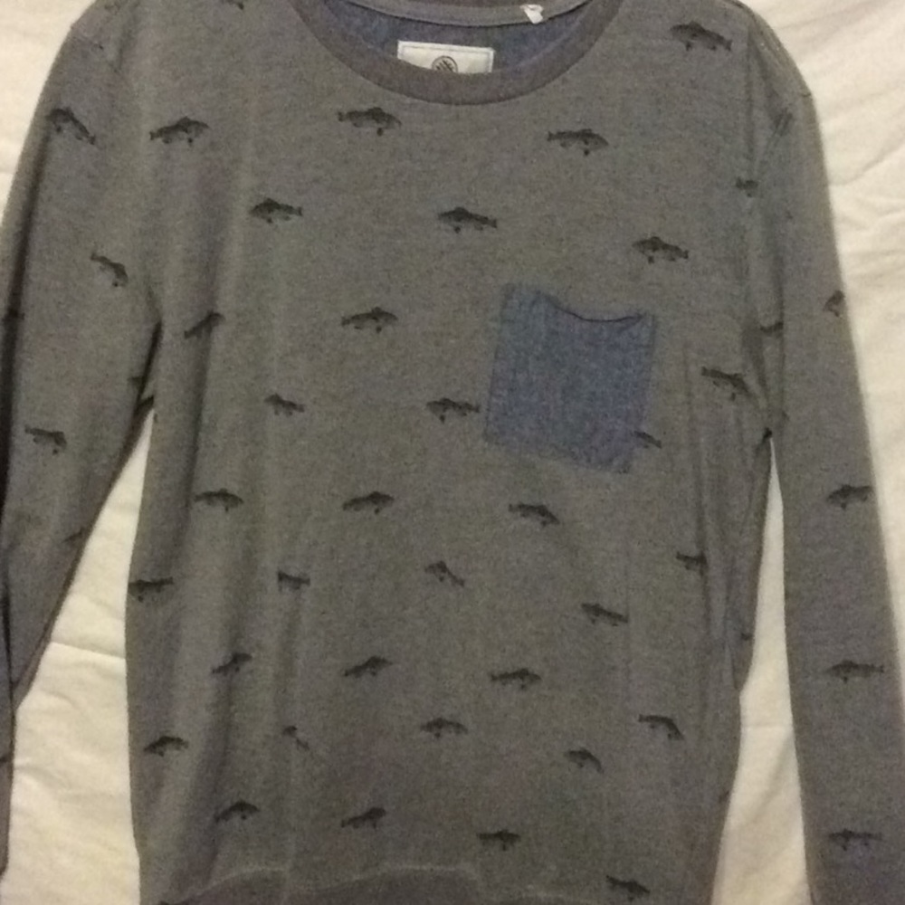 Men’s long sleeve med sweat fish shirt on the byas